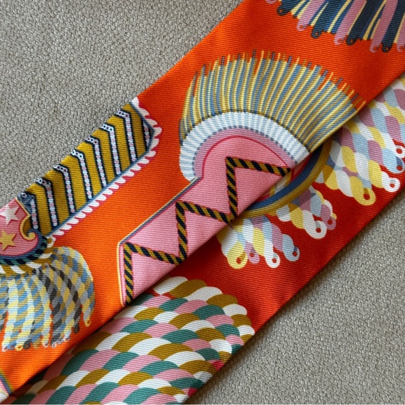 NWT🧡Hermes🧡Epaulettes de Gala Silk Twilly - Picture 8 of 9